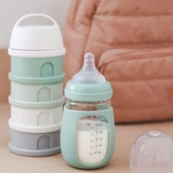 Beaba Boîte Doseuse Empilable 4 Compartiments Cotton White / Sage Green 7 Beaba Boîte Doseuse Empilable 4 Compartiments Cotton White / Sage Green -Magasin De Périphériques Pour Enfants boite doseuse 4 compartiments cotton whitesage green beaba OC