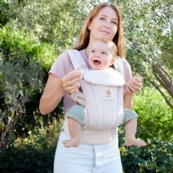 Ergobaby Porte Bébé Omni Breeze Natural Beige -Magasin De Périphériques Pour Enfants omni breeze natural beige ergobaby OC
