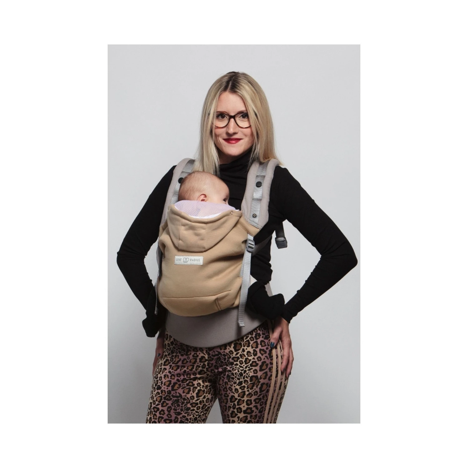 Pack évolution Porte Bébé HoodieCarrier Sablé 9 Pack évolution Porte Bébé HoodieCarrier Sablé – Image 7