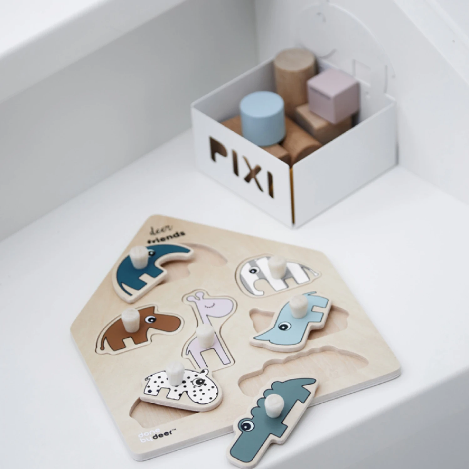Done By Deer Puzzle à Encastrer En Bois Deer Friends 4 Done By Deer Puzzle à Encastrer En Bois Deer Friends – Image 2