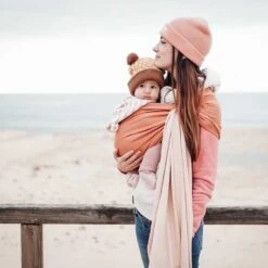 Petite écharpe De Portage Sans Nœud Nude Et Caramel -Magasin De Périphériques Pour Enfants petite echarpe sans noeud nudecaramel love radius OG
