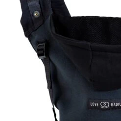 Porte Bébé Hoodiecarrier Black Forest -Magasin De Périphériques Pour Enfants porte bebe hoodiecarrier black forest love radius OC