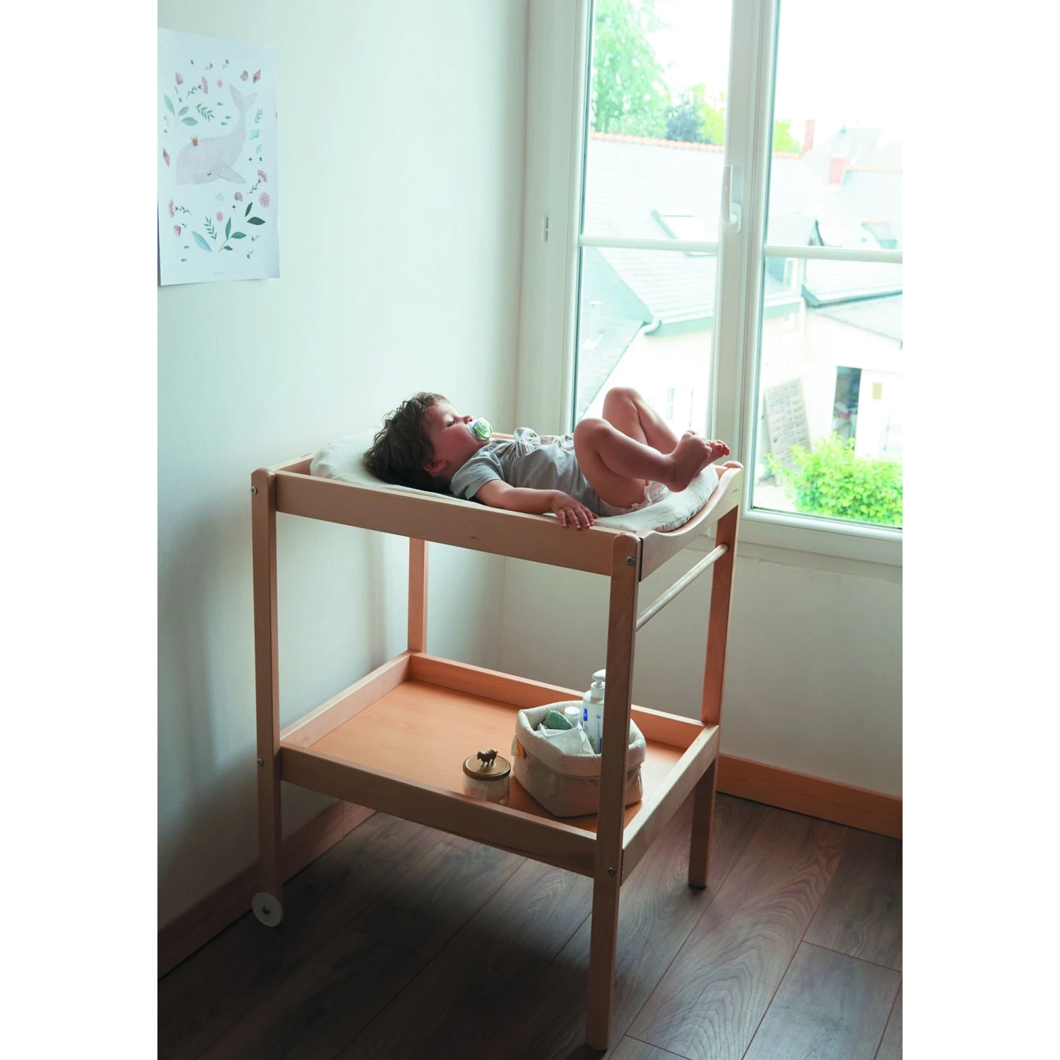 Table à Langer Avec 2 Plateaux Margot Hybride Blanc 9 Table à Langer Avec 2 Plateaux Margot Hybride Blanc – Image 7