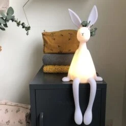 Veilleuse Lapin Joseph -Magasin De Périphériques Pour Enfants veilleuse joseph le lapin rose in april OB