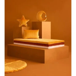 Matelas De Sol 60x120 Cm Zanzibar Velvet Farniente Yellow -Magasin De Périphériques Pour Enfants zanzibar velvet mattress 120x60x4 farniente yellow nobodinoz OC